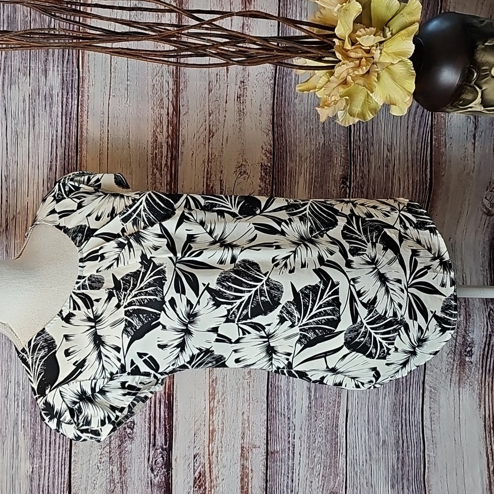 NEW BLACK & WHITE TULIP SLEEVE KEYHOLE PULLOVER BLOUSE
